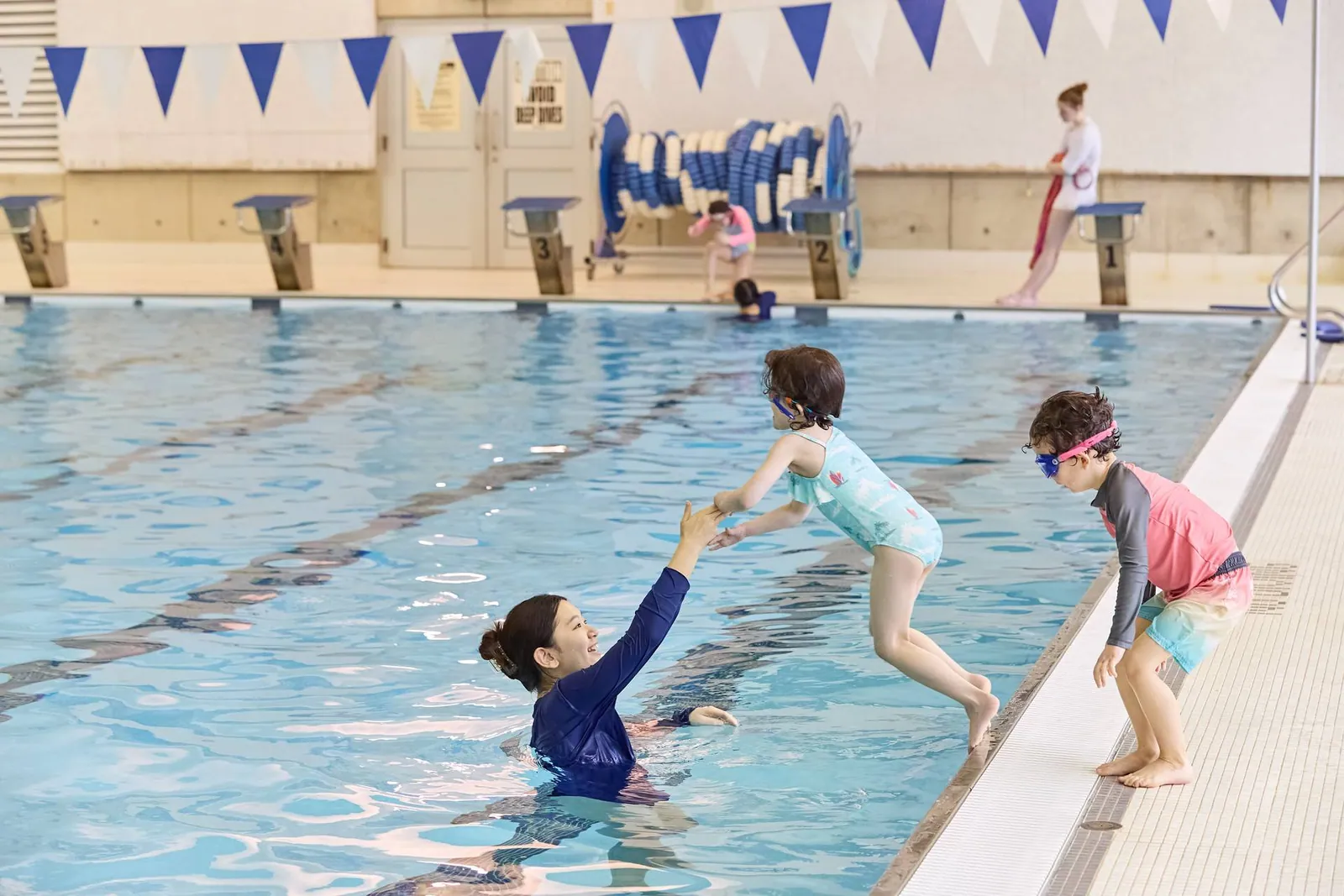Swimming Lessons in Toronto: How to Help a Child Who Is Afraid of Water